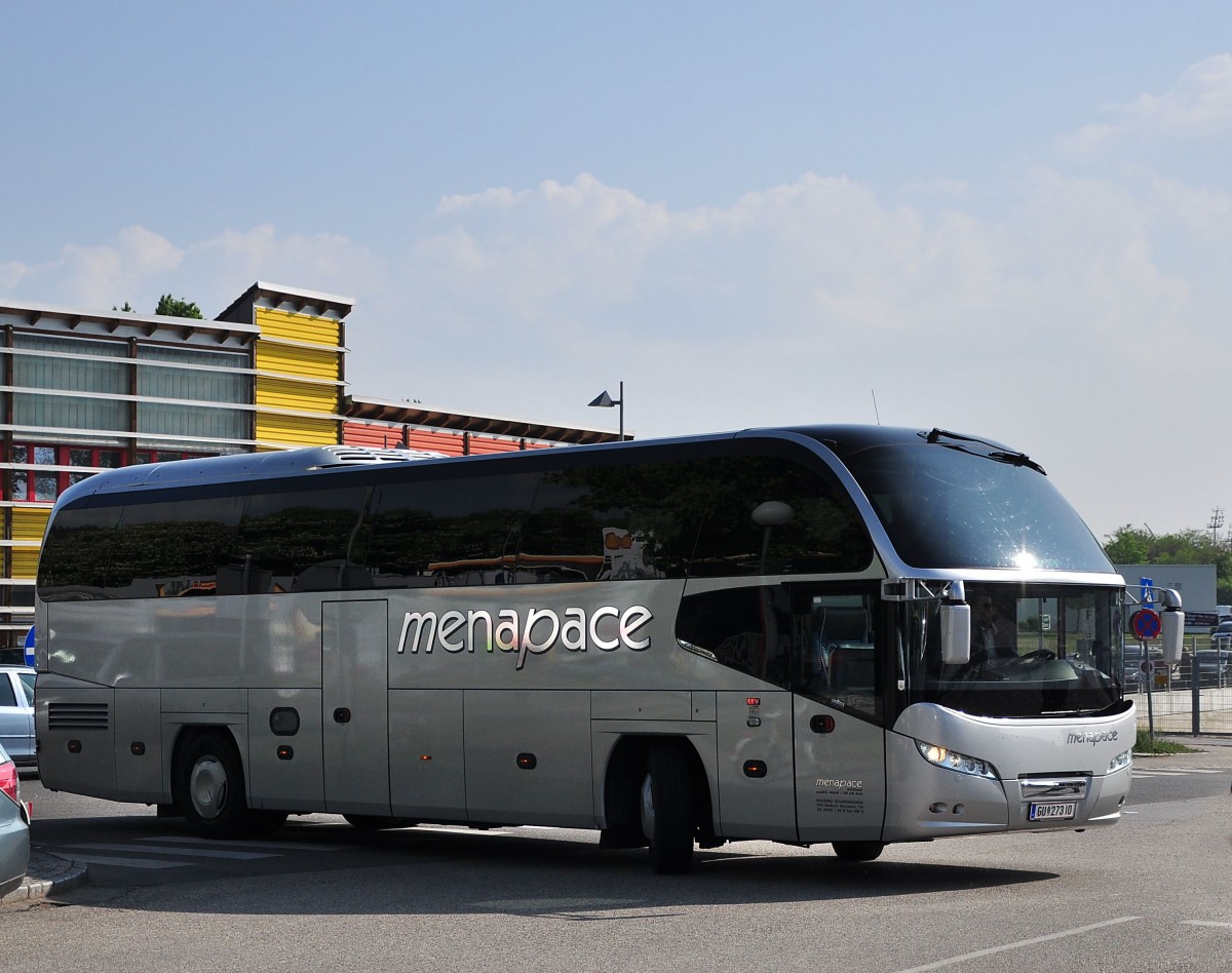 Neoplan Cityliner von Menopace aus �sterreich im April 2014 in Krems.