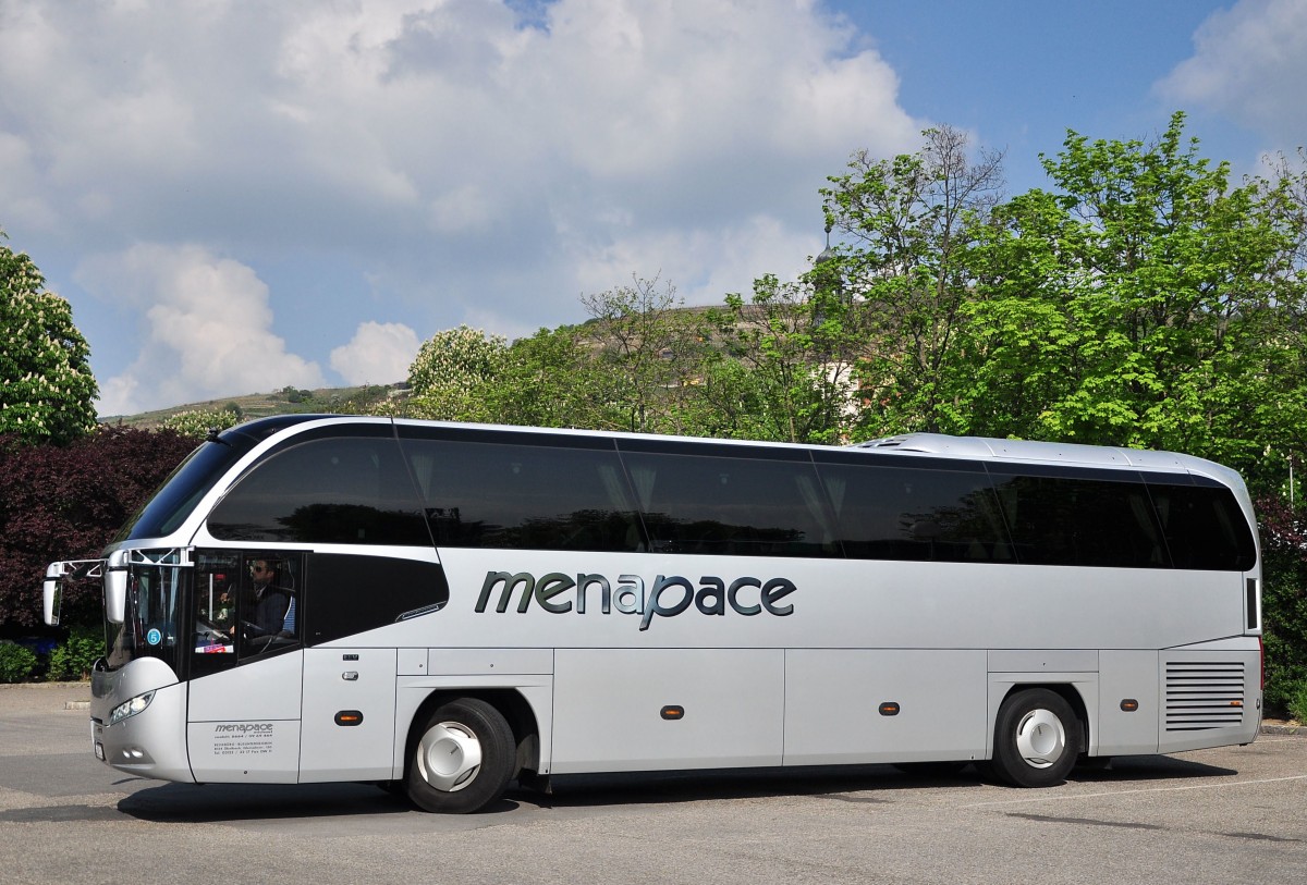 Neoplan Cityliner von Menopace aus �sterreich im April 2014 in Krems.