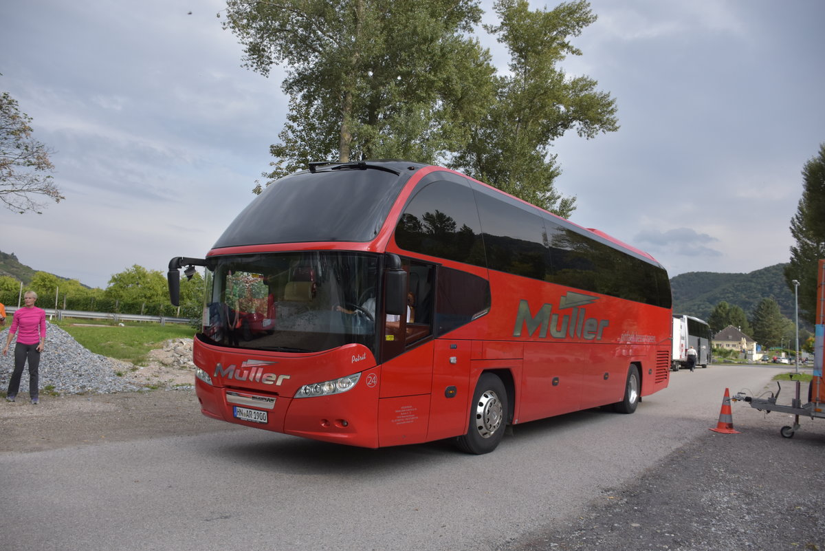 Neoplan Cityliner von M�ller Reisen aus der BRD 09/2017 bei Krems gesehen.
