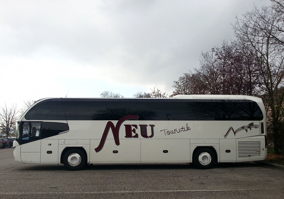 Neoplan Cityliner von der Neu Touristik aus �sterreich am 16.11.2014 in Krems.