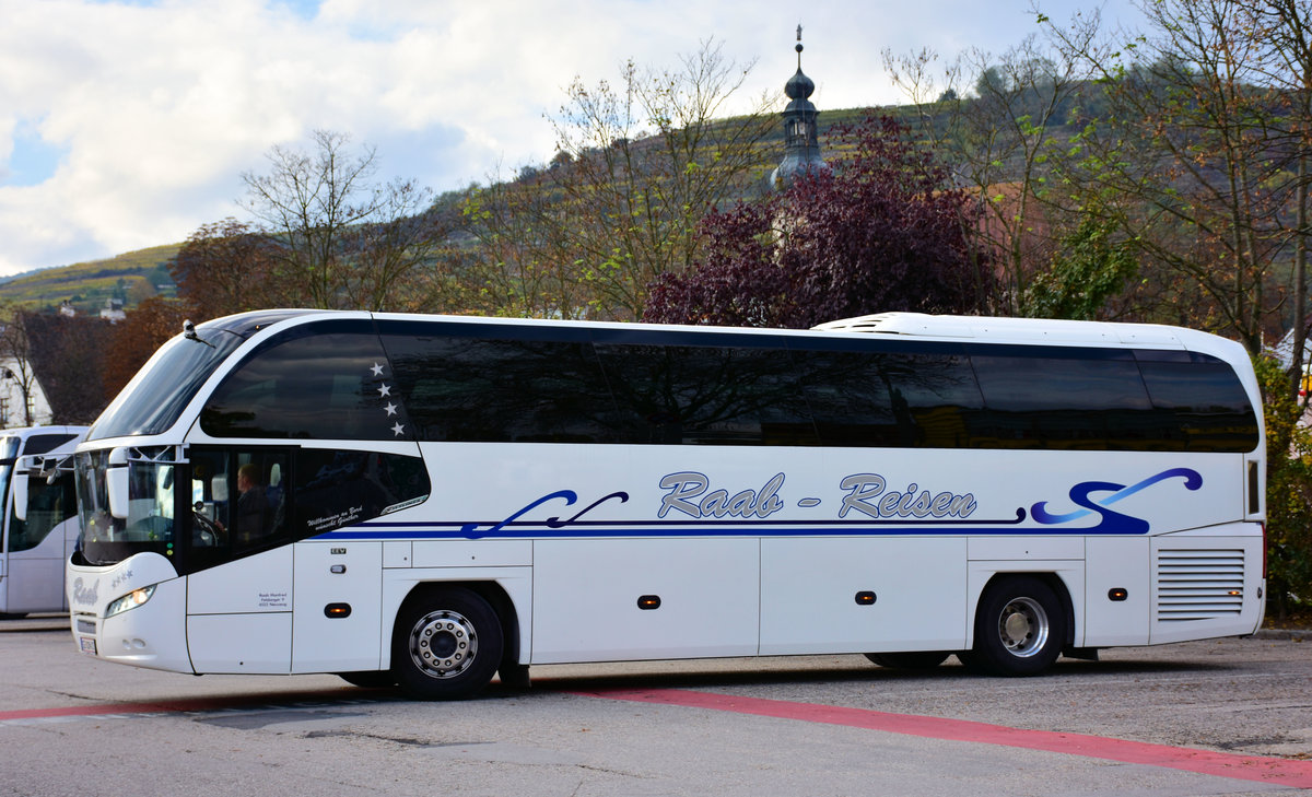 Neoplan Cityliner von RAAB Reisen aus �sterreich in Krems.