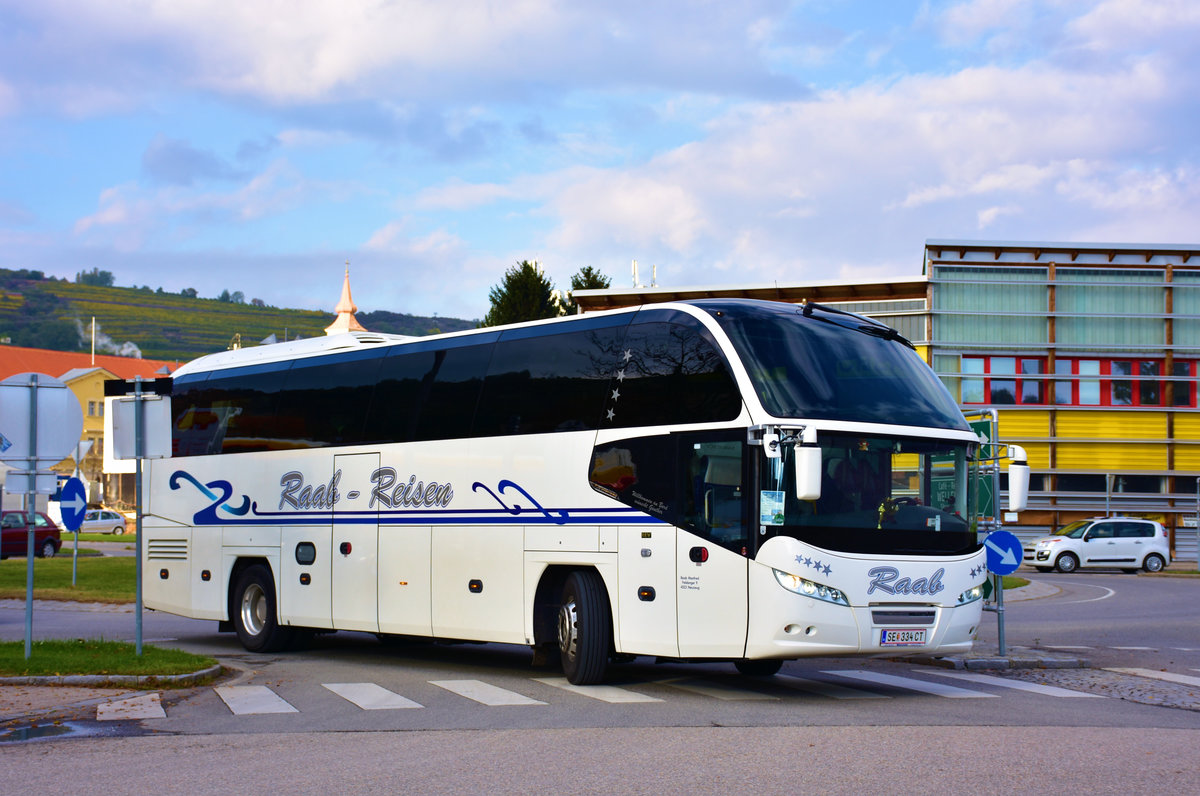 Neoplan Cityliner von RAAB Reisen aus �sterreich in Krems.