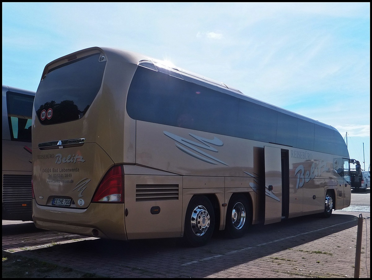 Neoplan Cityliner vom Reiseb�ro Belitz aus Deutschland im Stadthafen Sassnitz.