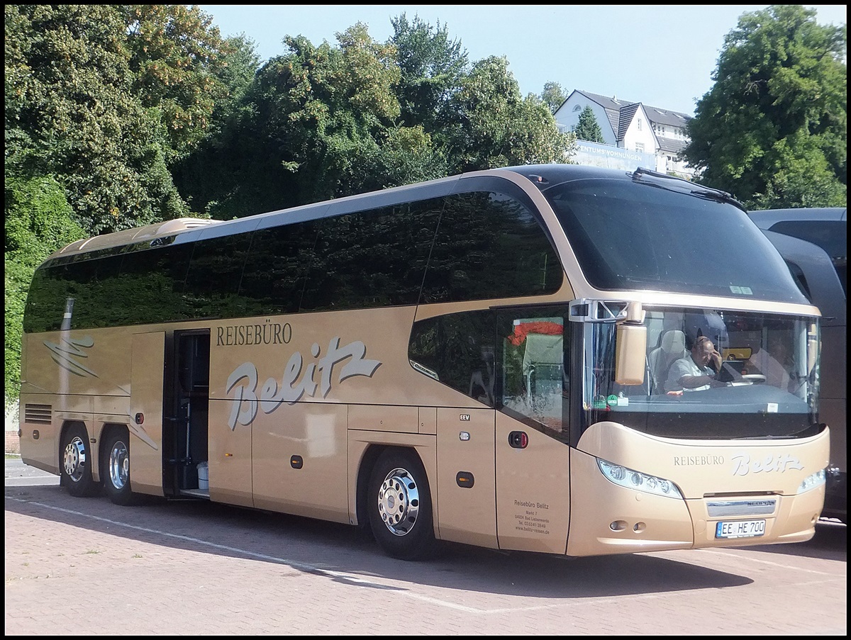 Neoplan Cityliner vom Reiseb�ro Belitz aus Deutschland im Stadthafen Sassnitz.