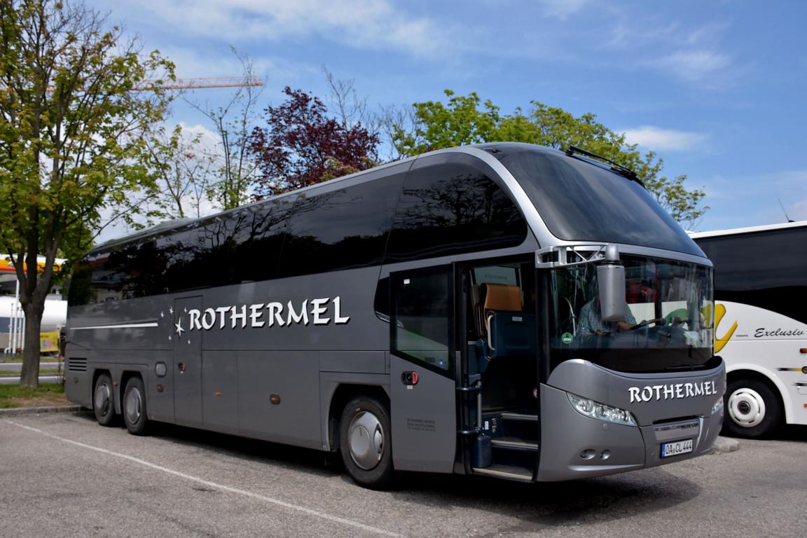 Neoplan Cityliner von Rothermel Reisen aus der BRD in Krems.