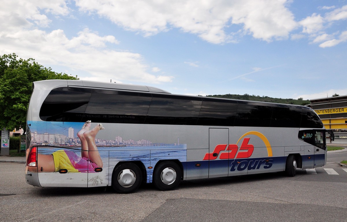 Neoplan Cityliner von SAB Tours aus �sterreich im Mai 2015 in Krems.