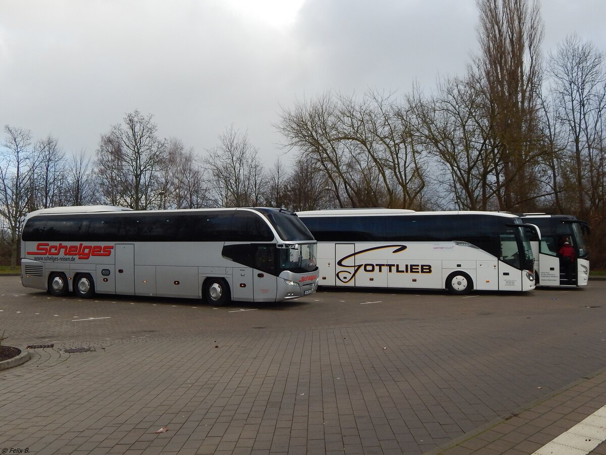 Neoplan Cityliner von Schelges und Setra 517 HD von Gottlieb und VDL Futura von Pütz Reisen aus Deutschland in Waren.