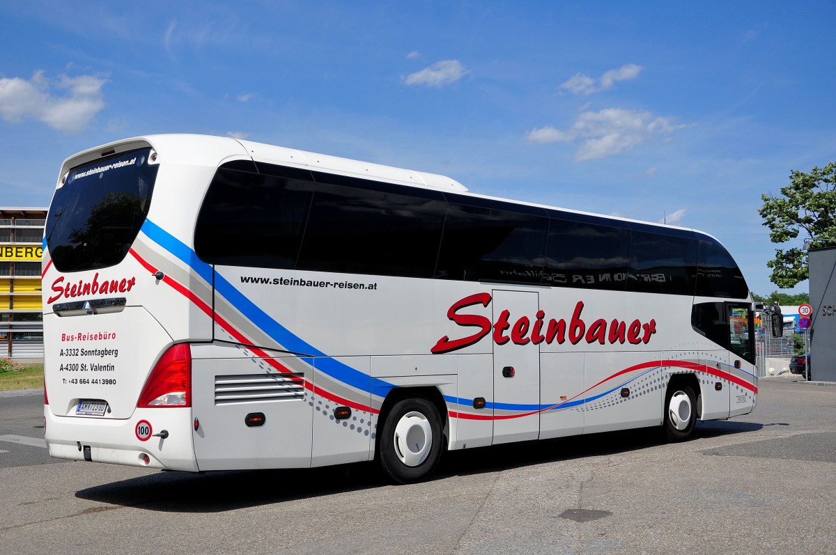 Neoplan Cityliner von Steinbauer Reisen aus Nieder�sterreich in Krems.