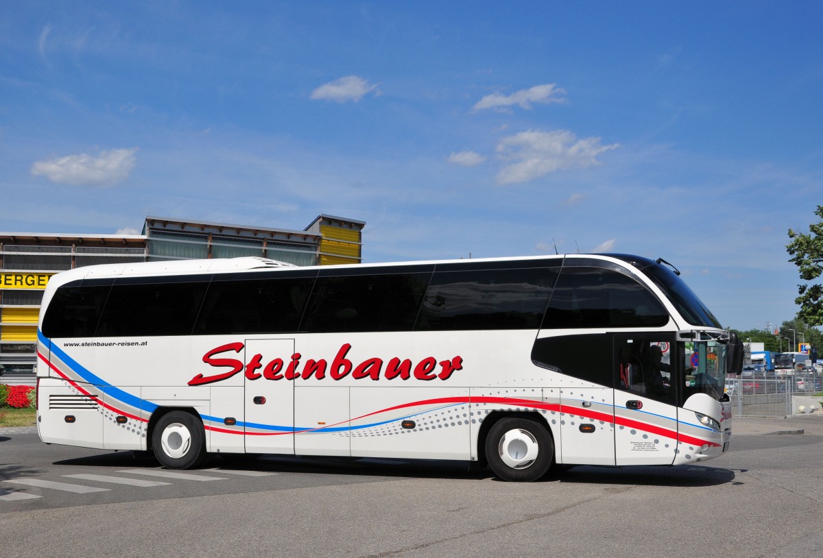 Neoplan Cityliner von Steinbauer Reisen aus Nieder�sterreich in Krems.