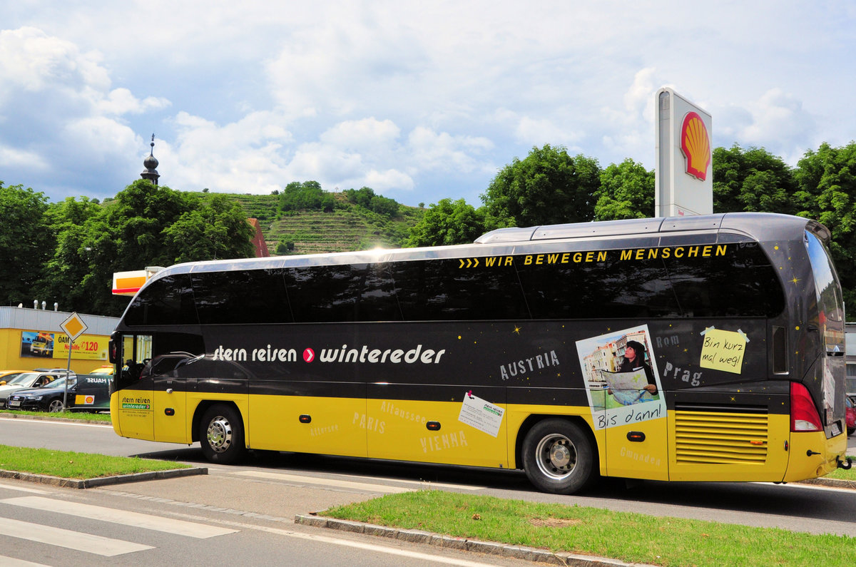 Neoplan Cityliner von Stern Reisen WINTEREDER aus �sterreich in Krems unterwegs.