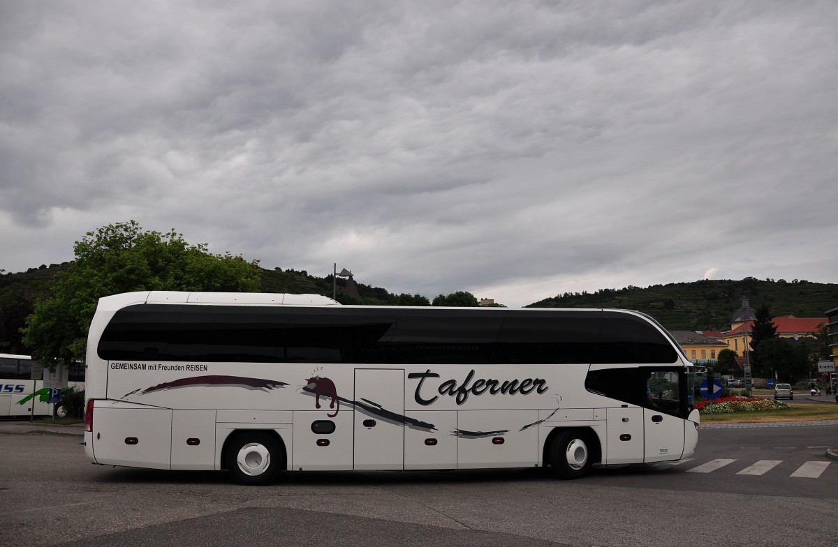 Neoplan Cityliner von Taferner Reisen aus �sterreich im Juni 2015 in Krems gesehen.