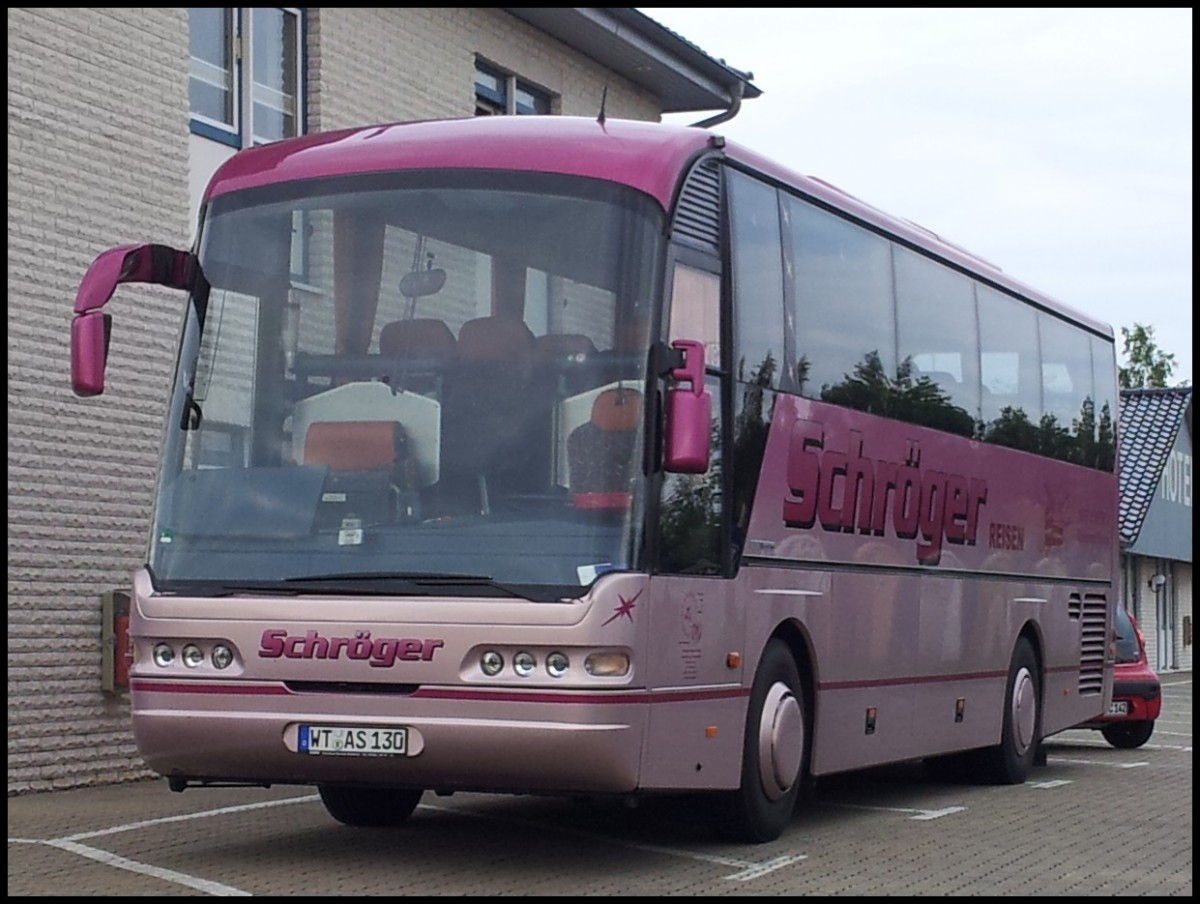 Neoplan Euroliner von Schr�ger aus Deutschland im Gewerbegebiet Sassnitz.