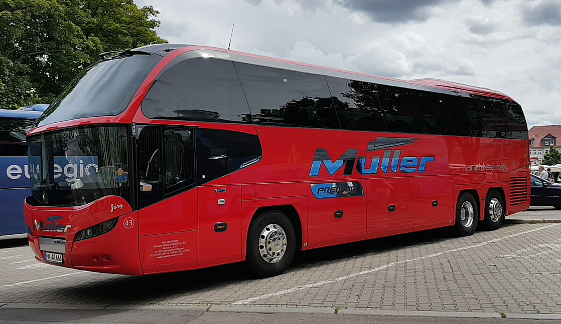 Neoplan von M�LLER-REISEN aus Massenbachhausen steht im August 2021 in Erfurt