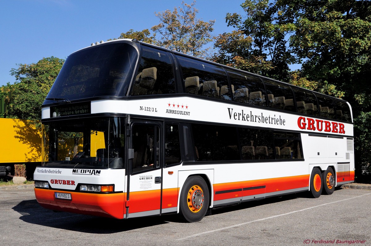 NEOPLAN N122/3L SKYLINER von Gruber Reisen / �sterreich im Juli 2013 in Krems.
