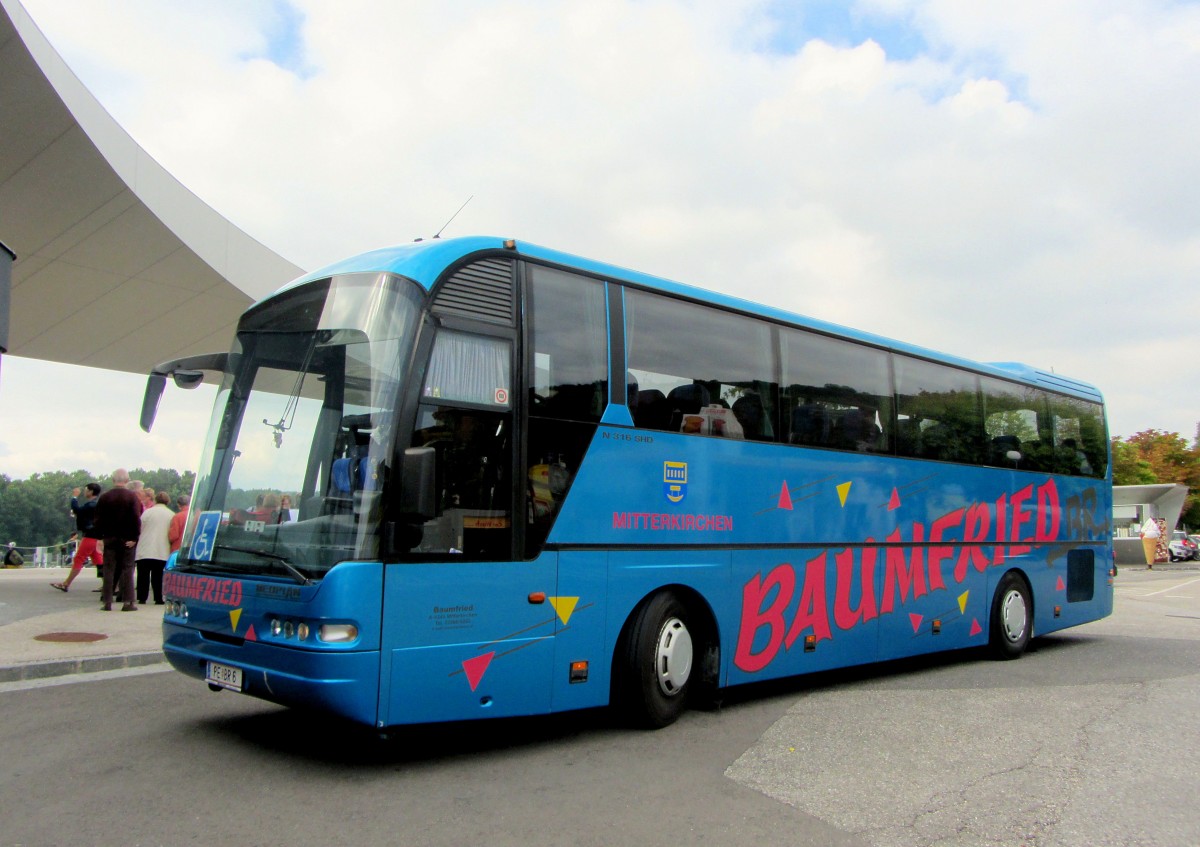NEOPLAN N316 SHD von BAUMFRIED Reisen aus �sterreich im September 2013 in Krems.