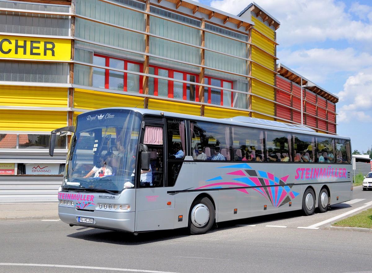 Neoplan N316/3 UL von Steinm�ller,BRD,Krems im Juli 2013.