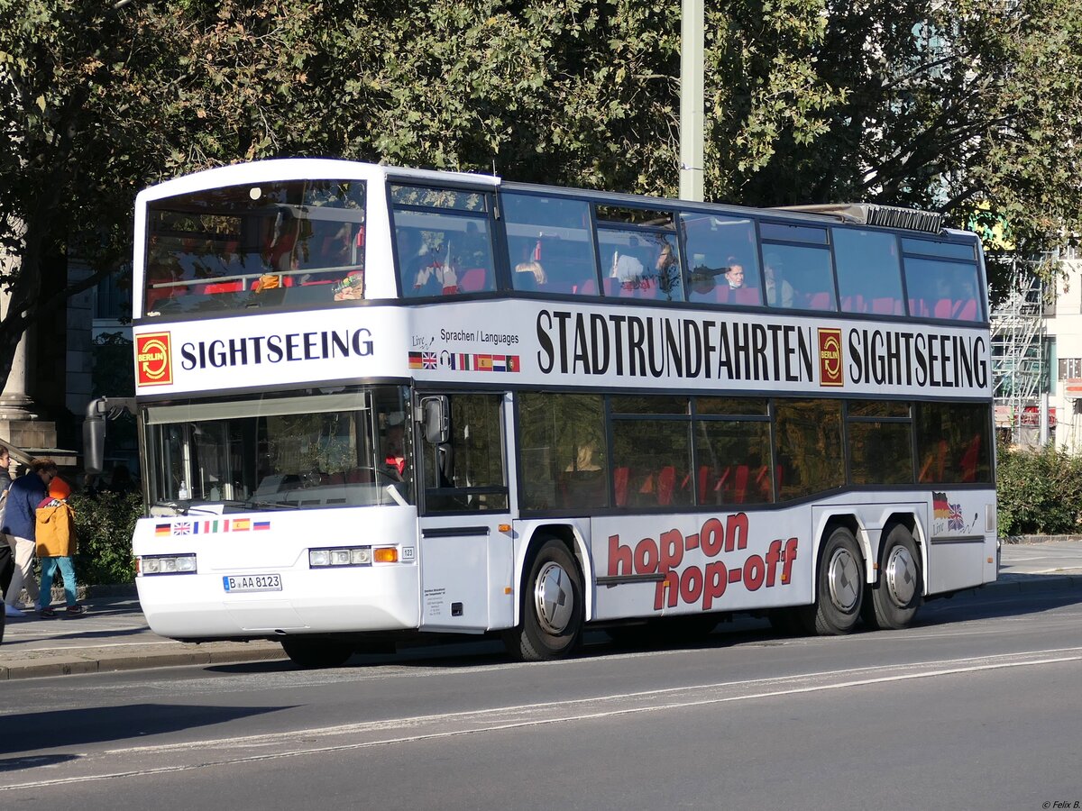 Neoplan N4026/3 von Der Tempelhofer aus Deutschland in Berlin. 