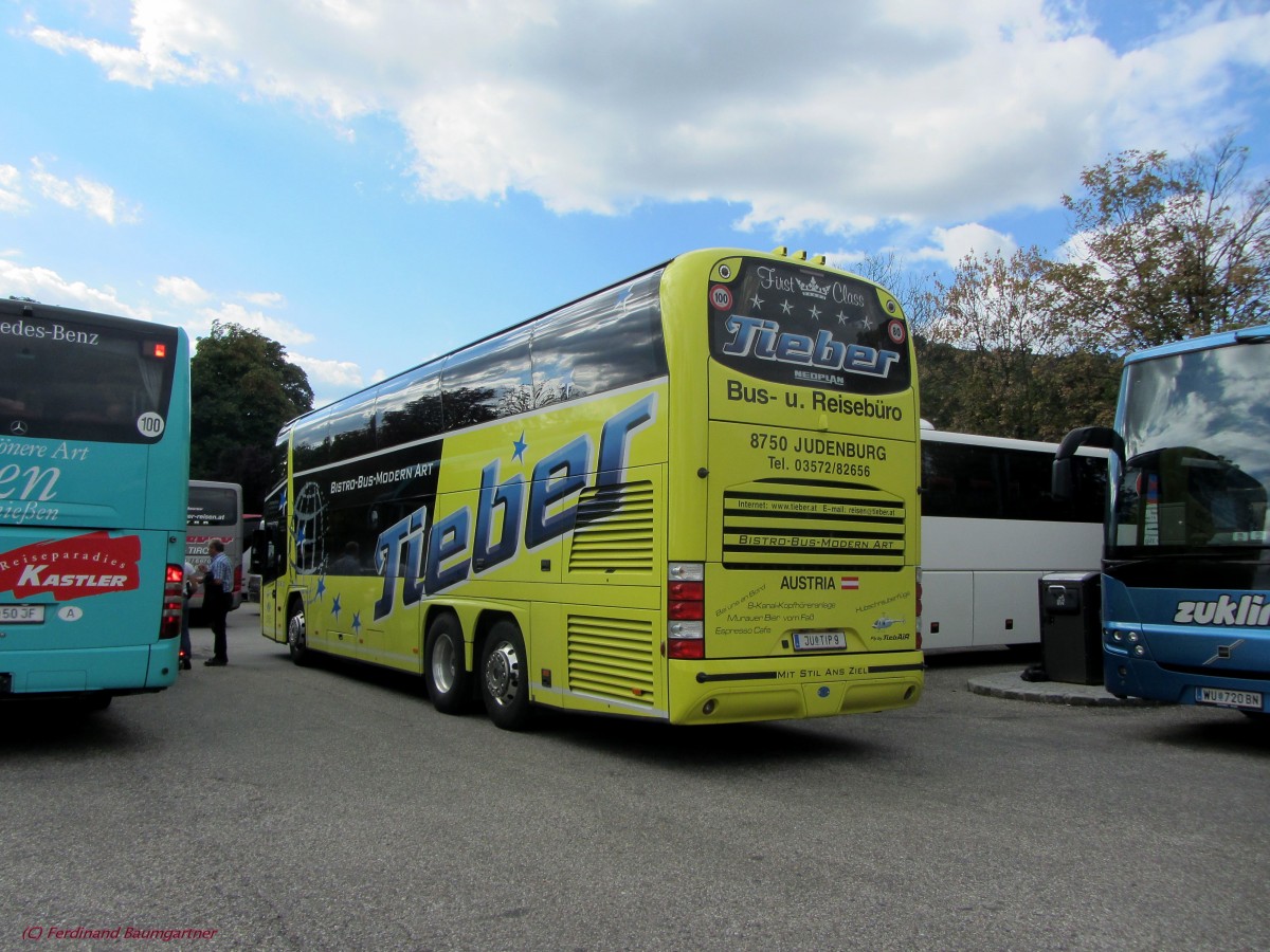NEOPLAN SKYLINER von TIEBER Reisen aus �sterreich im September 2013 in Krems gesehen.