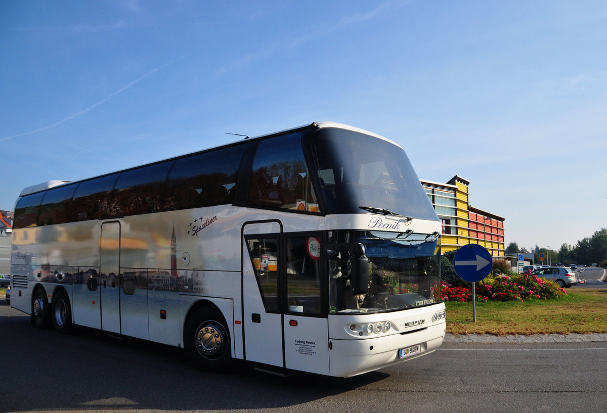 Neoplan Spaceliner von Ludwig Pecnik Reisen aus �sterreich in Krems.