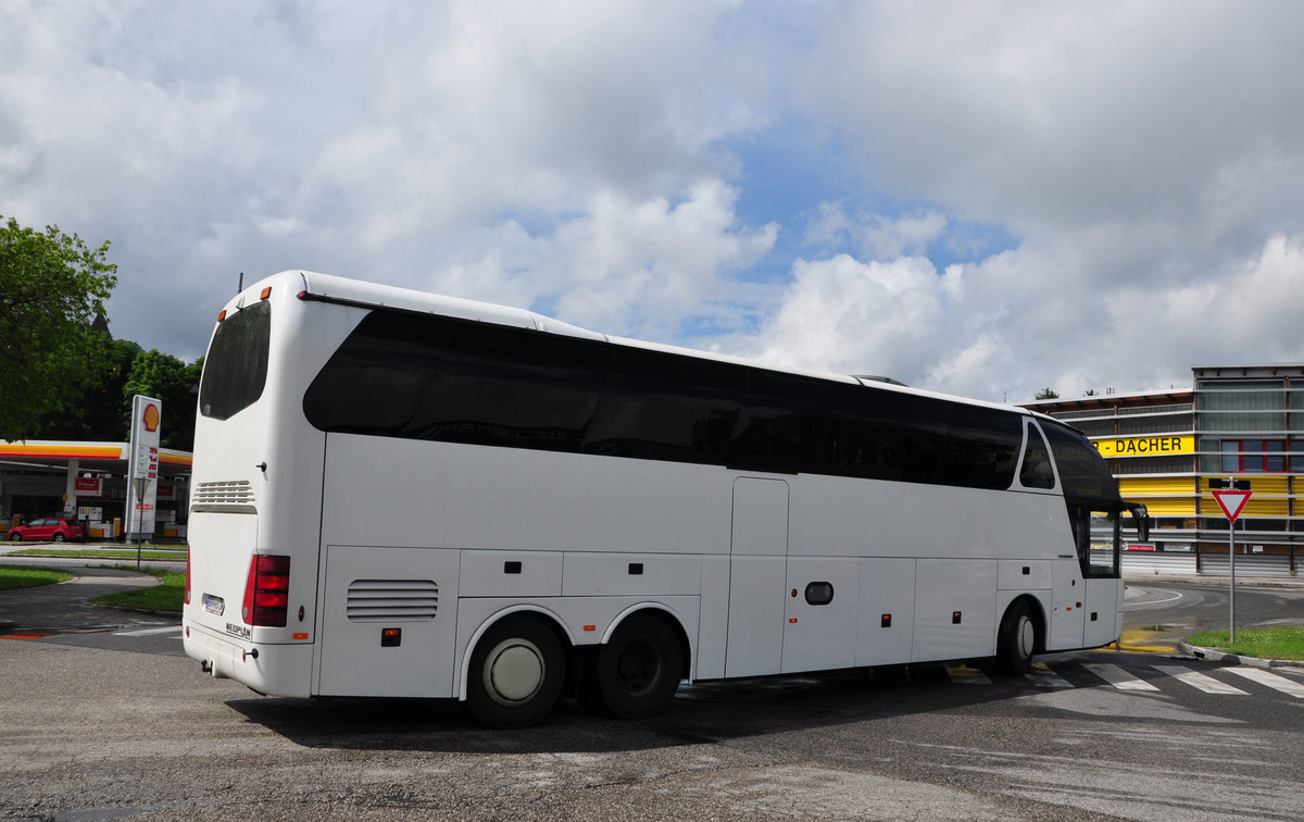 Neoplan Starliner aus �sterreich in Krems gesehen.