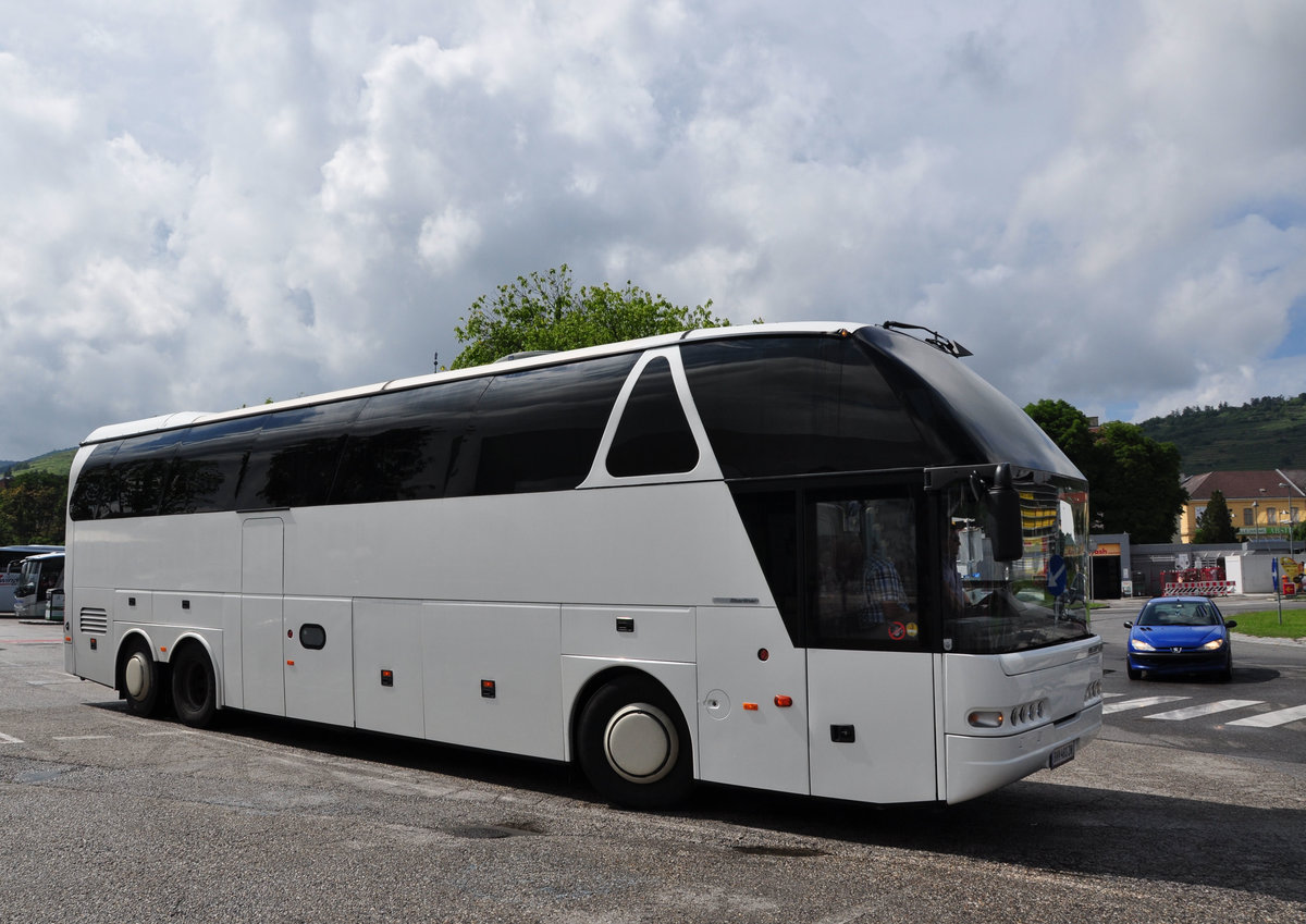 Neoplan Starliner aus �sterreich in Krems gesehen.
