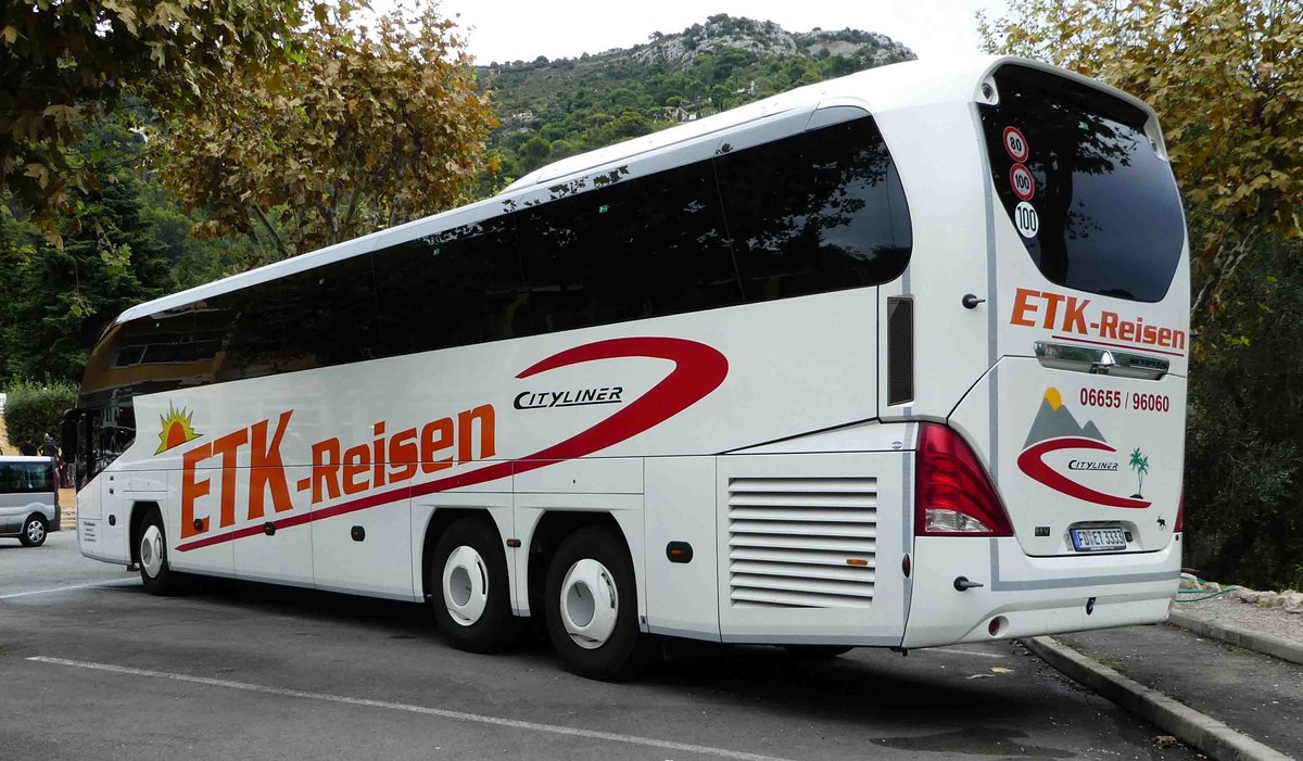 Neoplan Starliner von ETK-Reisen rastet in S�dfrankreich im September 2017