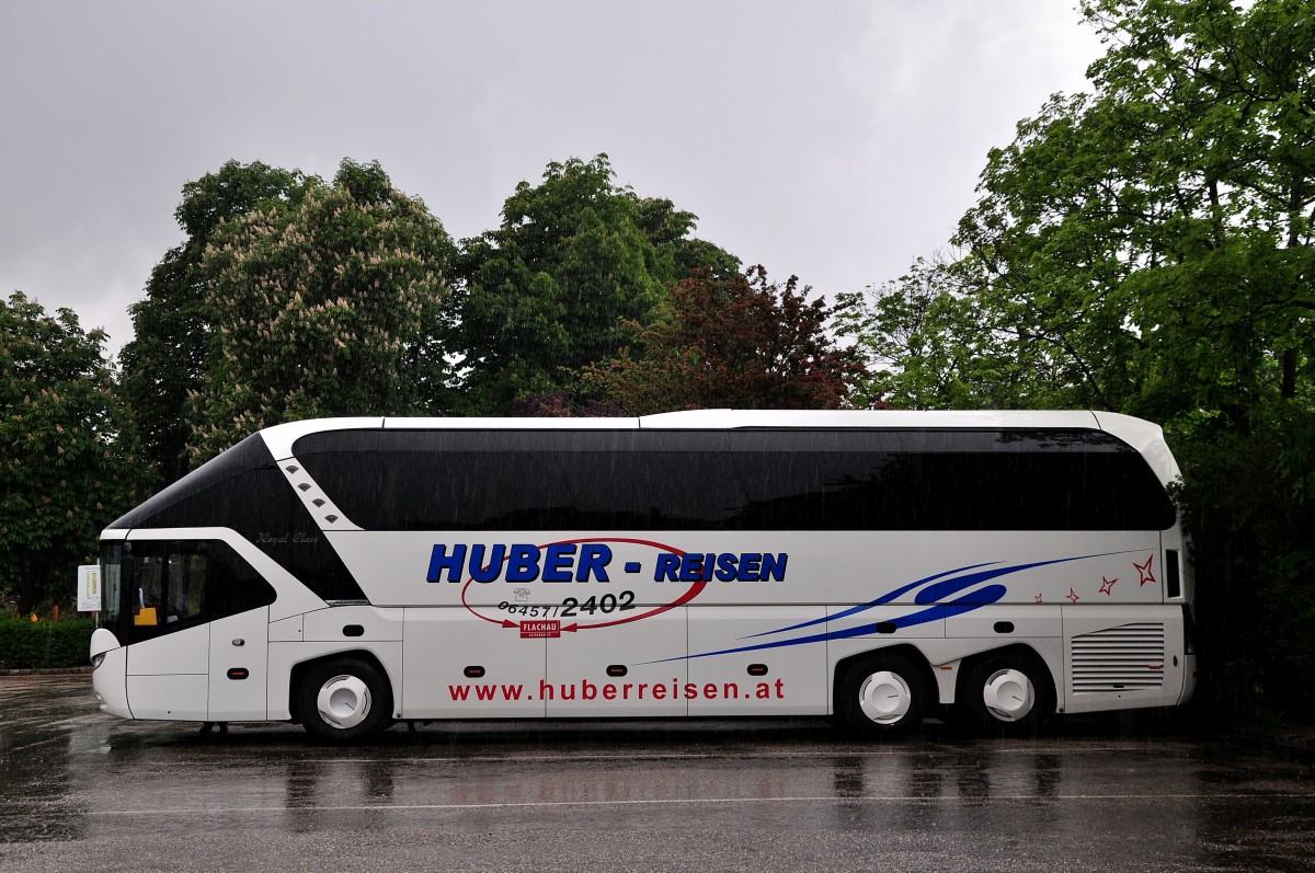 Neoplan Starliner von Huber Reisen aus �sterreich am 13. Mai 2014 in Krems.
