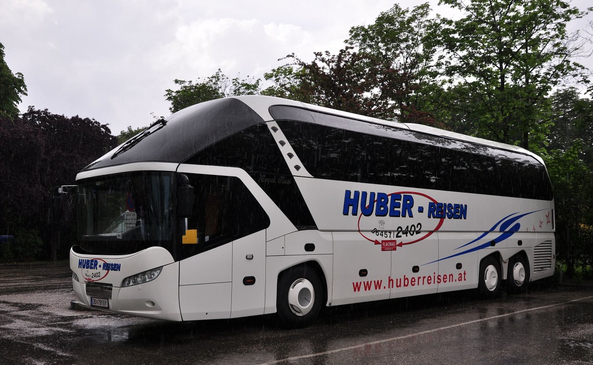 Neoplan Starliner von Huber Reisen aus �sterreich am 13. Mai 2014 in Krems.