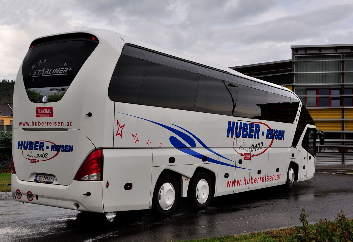 Neoplan Starliner von Huber Reisen aus �sterreich am 13. Mai 2014 in Krems.