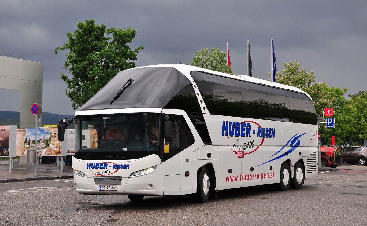 Neoplan Starliner von Huber Reisen aus �sterreich am 13. Mai 2014 in Krems.