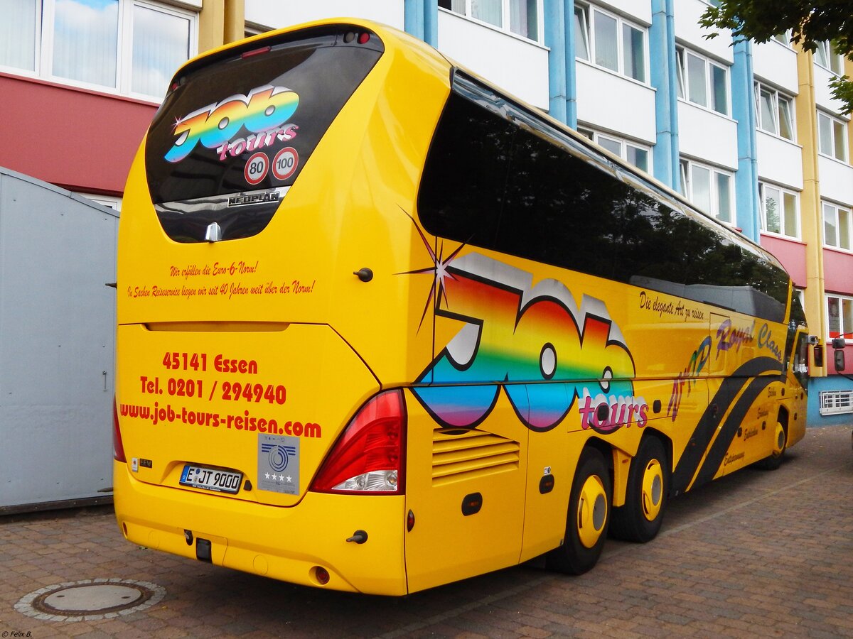 Neoplan Starliner von JobTours aus Deutschland in Neubrandenburg. 