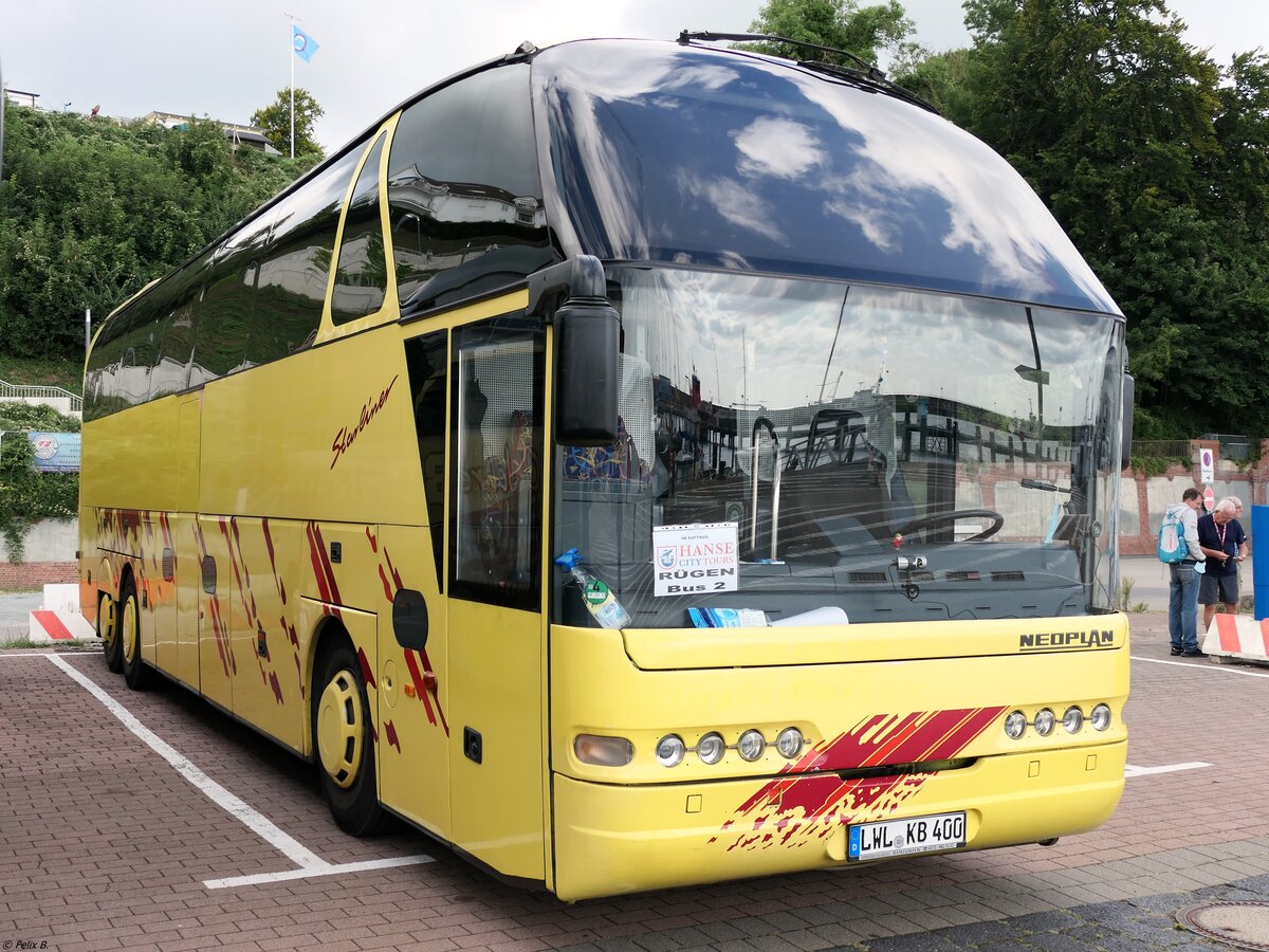 Neoplan Starliner von KB Reisen (ex Graf's Reisen) aus Deutschland im Stadthafen Sassnitz.
