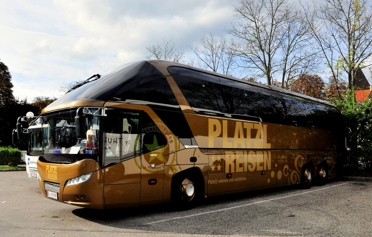 Neoplan Starliner von Platzl Reisen aus �sterreich in Krems gesehen.