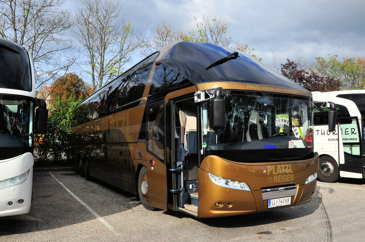 Neoplan Starliner von Platzl Reisen aus �sterreich in Krems gesehen.