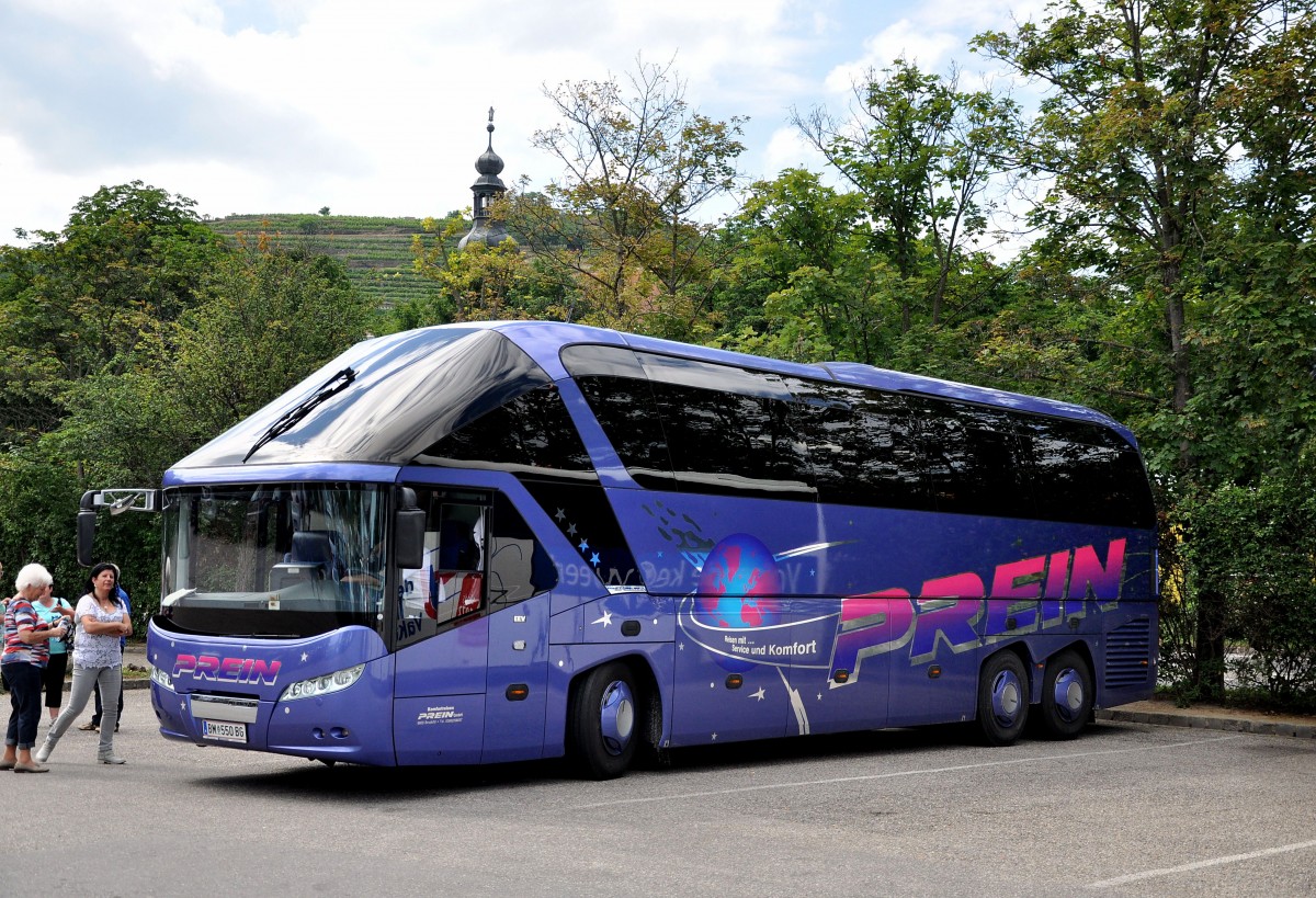 Neoplan Starliner von Prein Komfortreisen aus Bruck an der Mur in der Steiermark/Österreich im Juni 2015 in Krems.
Liebe Grüße an die  Starliner Hexe  und den Fahrer!