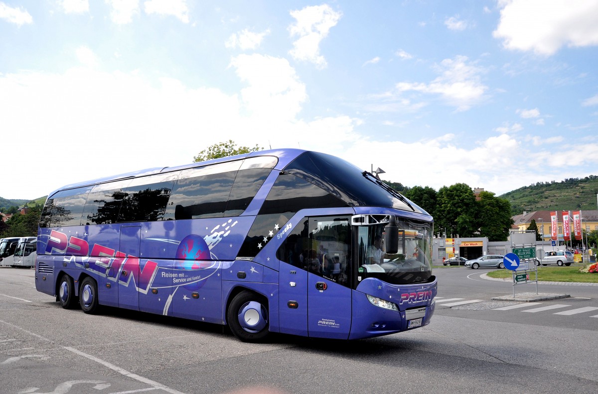 Neoplan Starliner von Prein Komfortreisen aus Bruck an der Mur in der Steiermark/�sterreich im Juni 2015 in Krems.