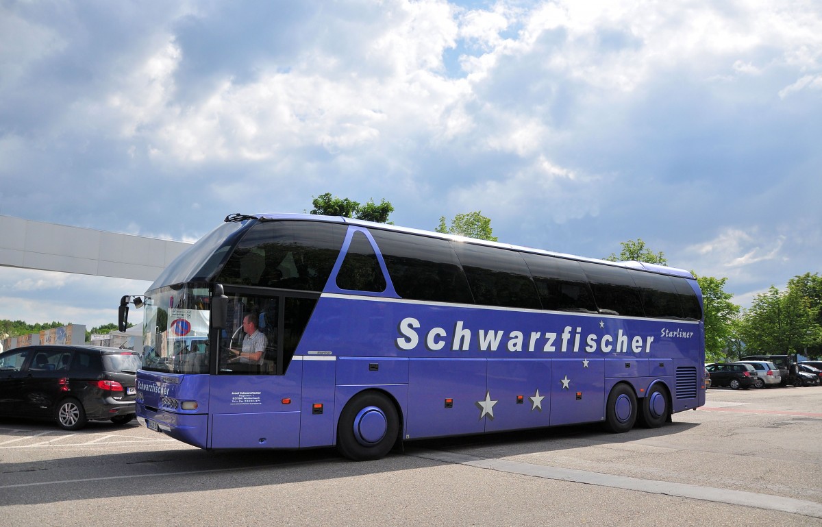 Neoplan Starliner von Schwarzfischer Reisen aus Deutschland am 31. Mai 2014 in Krems gesehen.