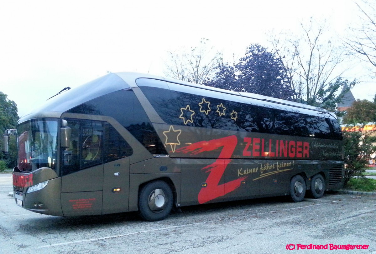 Neoplan Starliner von Zellinger Reisen aus �sterreich am 13.9.2014 in Krems gesehen.