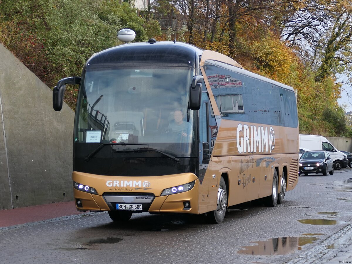 Neoplan Tourliner von Grimm Reisen aus Deutschland im Stadthafen Sassnitz.