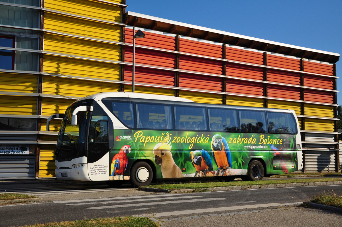 Neoplan Tourliner von Ing. Kamila Koutna aus der CZ in Krems gesehen.