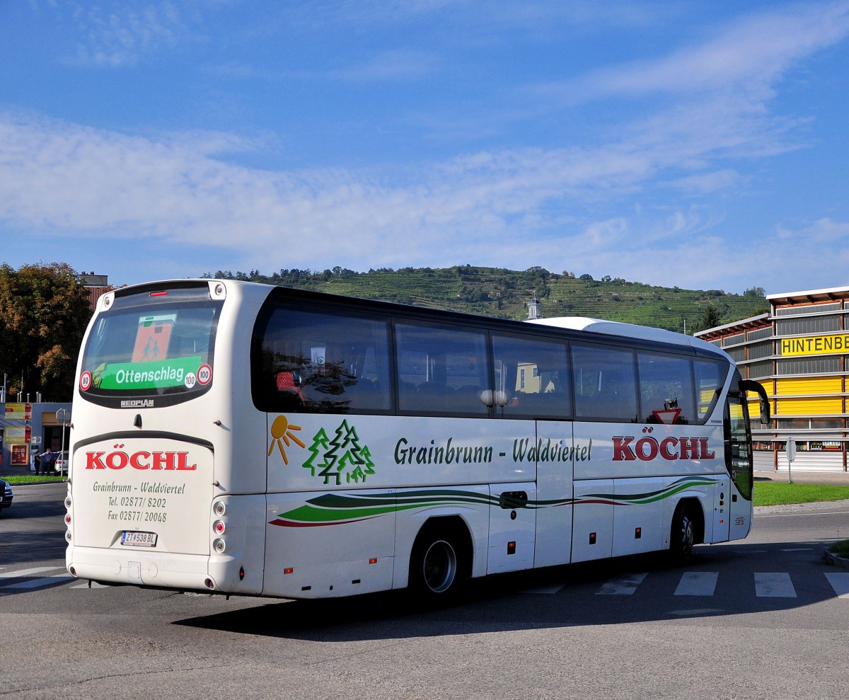Neoplan Tourliner von K�chl Reisen aus Nieder�sterreich am 18.9.2014 in Krems gesehen.