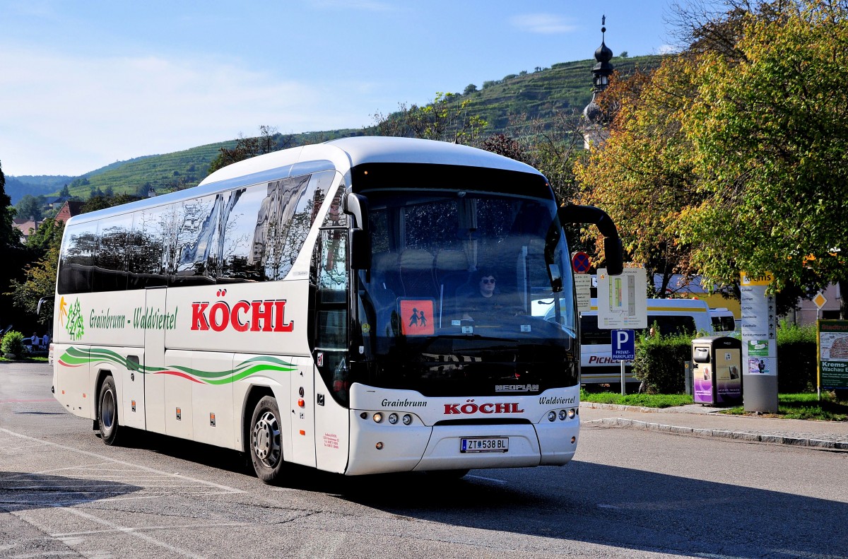 Neoplan Tourliner von K�chl Reisen aus Nieder�sterreich am 18.9.2014 in Krems gesehen.