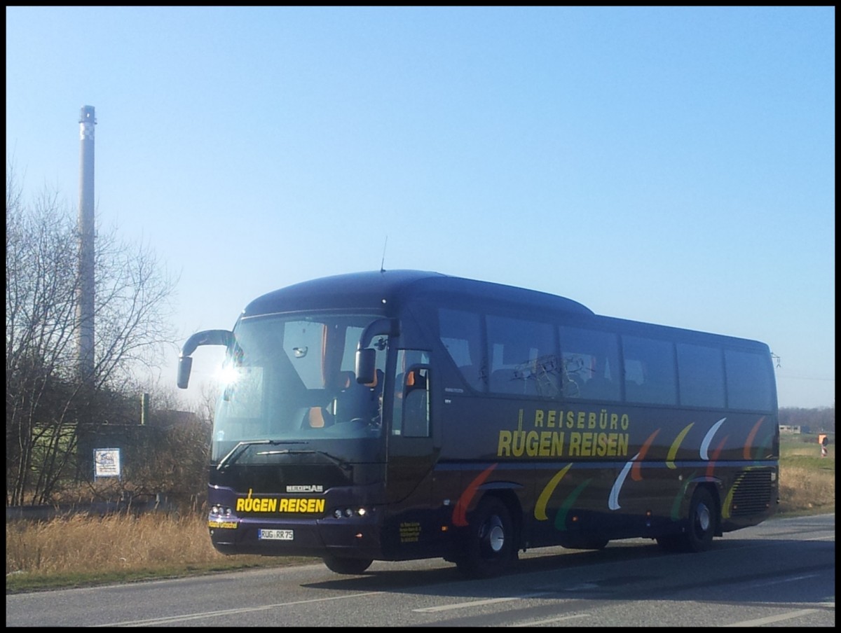 Neoplan Tourliner von R�gen Reisen aus Deutschland in Mukran.