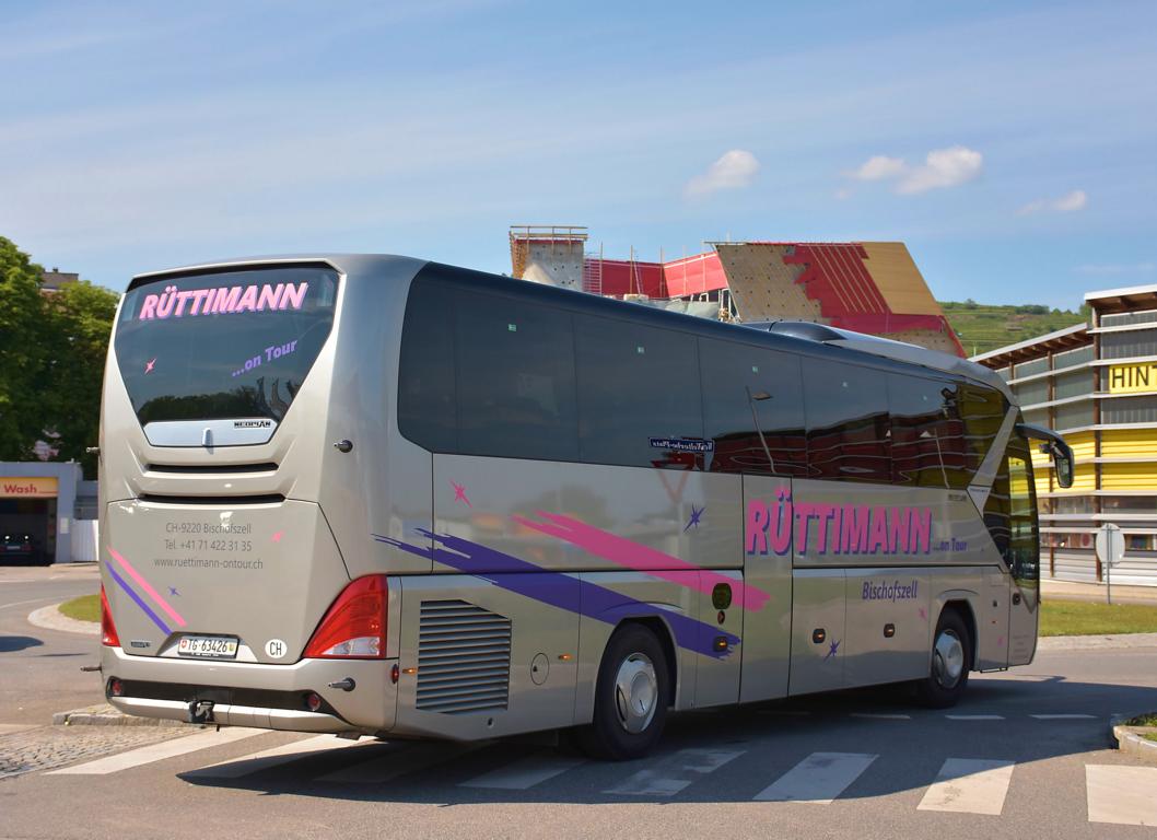 Neoplan Tourliner von R�TTIMANN Reisen aus der CH im Mai 2018 in Krems.