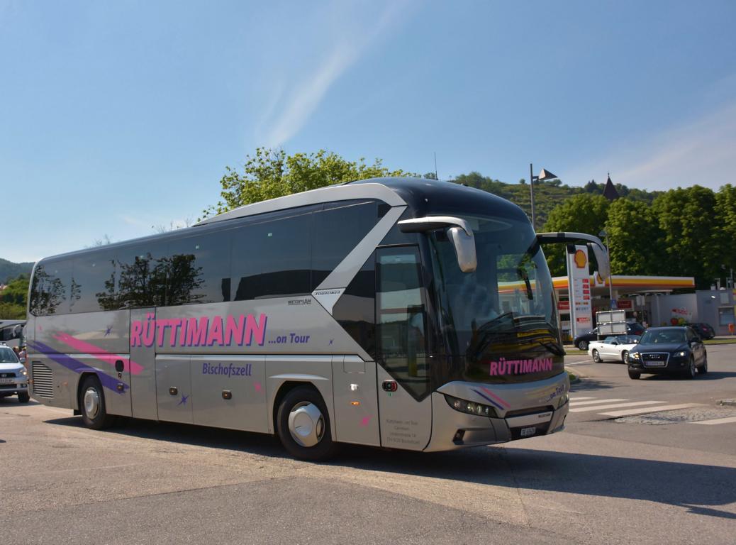 Neoplan Tourliner von R�TTIMANN Reisen aus der CH im Mai 2018 in Krems.