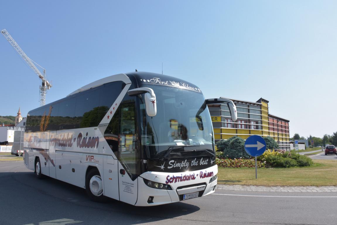 Neoplan Tourliner von Schmidatal Reisen aus �sterreich 2017 in Krems.