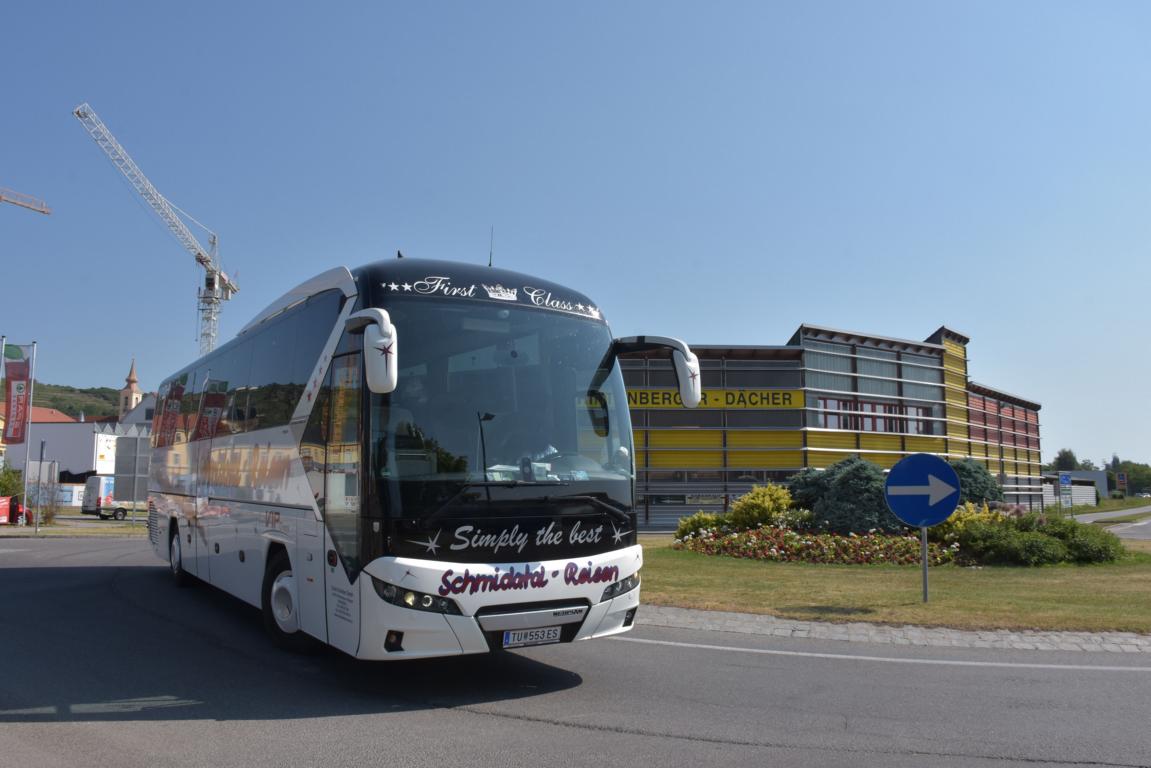 Neoplan Tourliner von Schmidatal Reisen aus �sterreich 2017 in Krems.