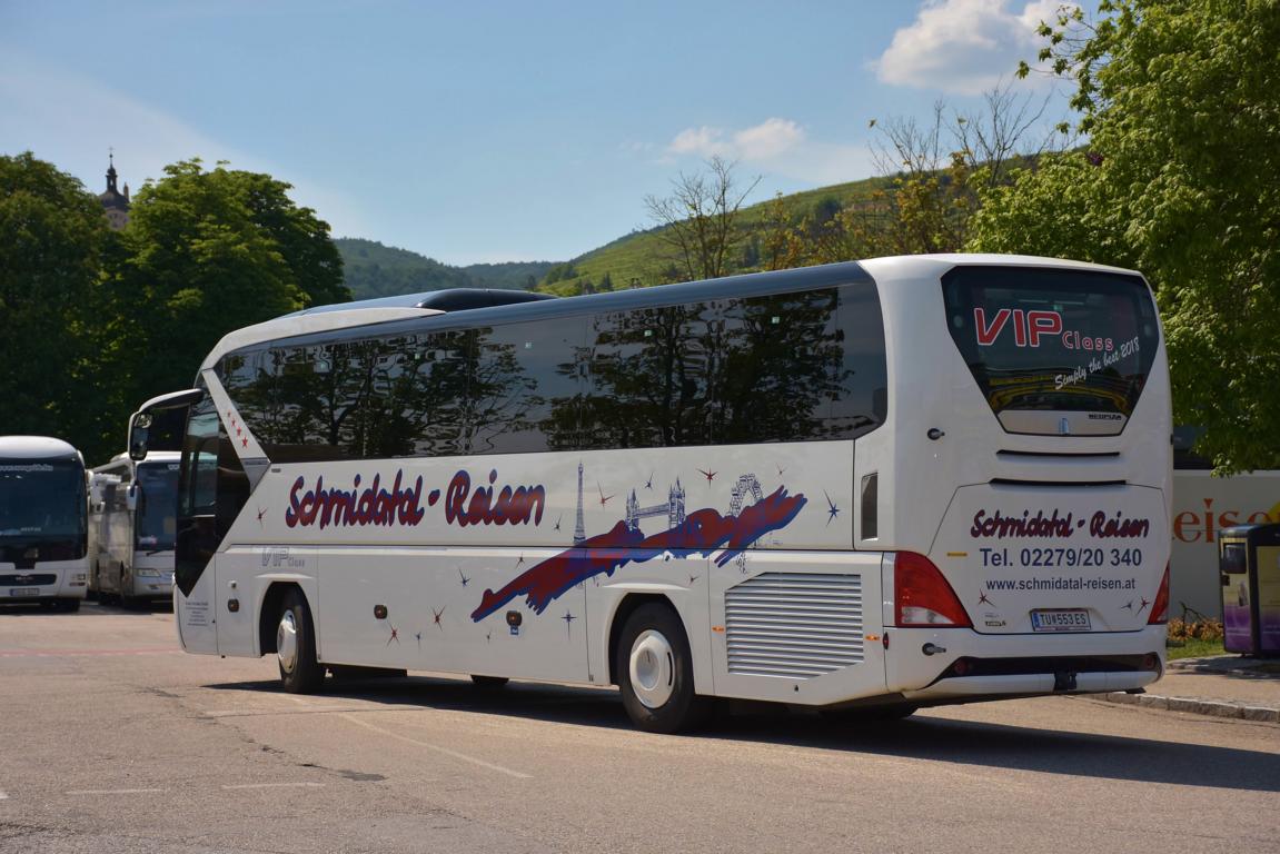 Neoplan Tourliner von Schmidatal Reisen aus �sterreich im Mai 2018 in Krems.