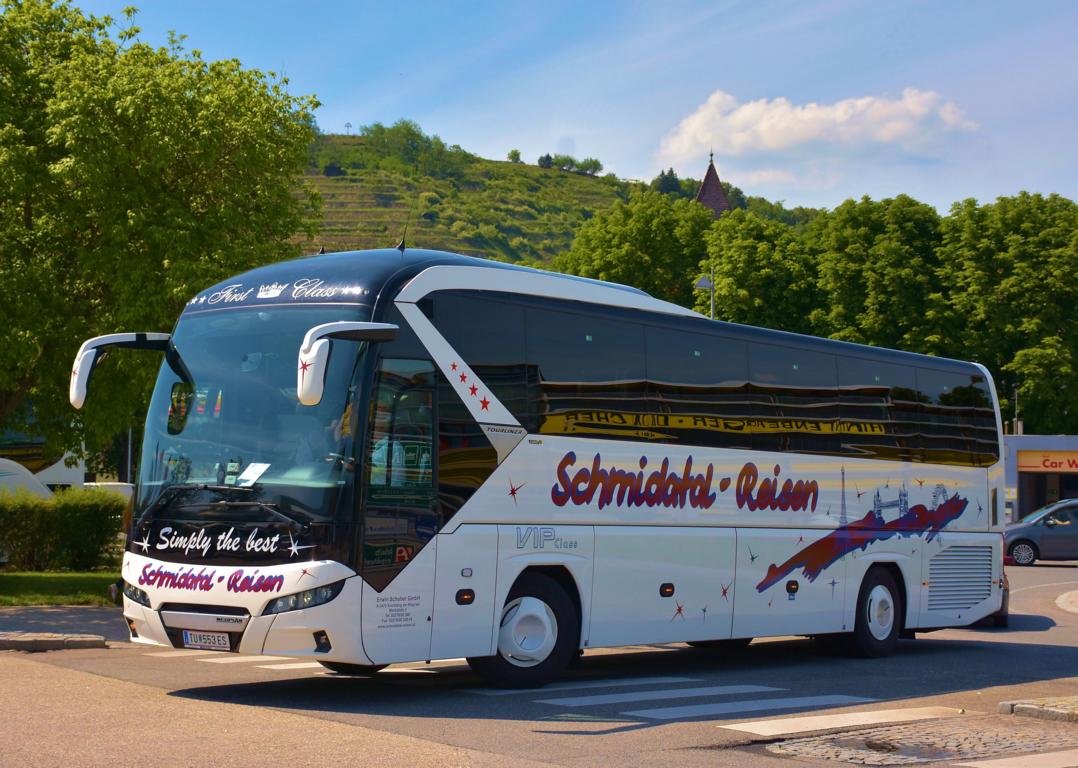 Neoplan Tourliner von Schmidatal Reisen aus �sterreich im Mai 2018 in Krems.
