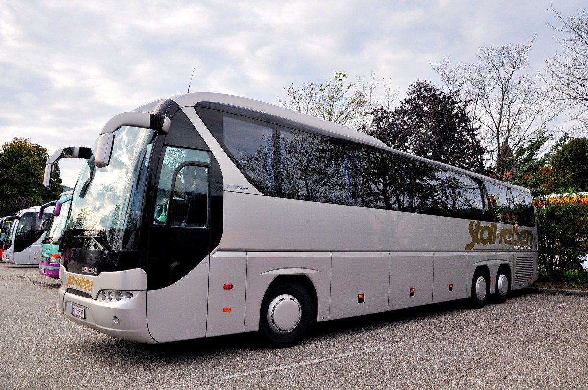 Neoplan Tourliner von Stoll Reisen aus �sterreich am 27.9.2014 in Krems.